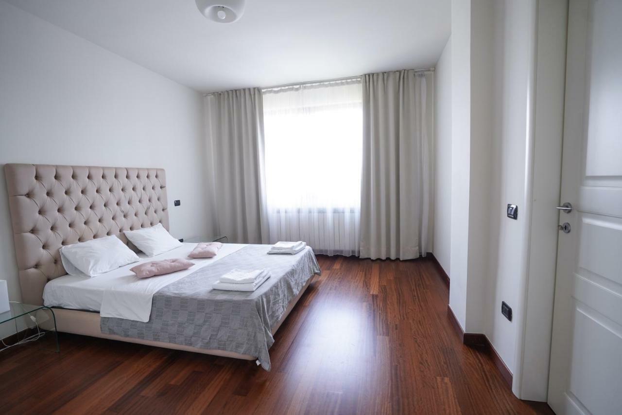 City Center Premium Apartments Bukarest Exteriör bild