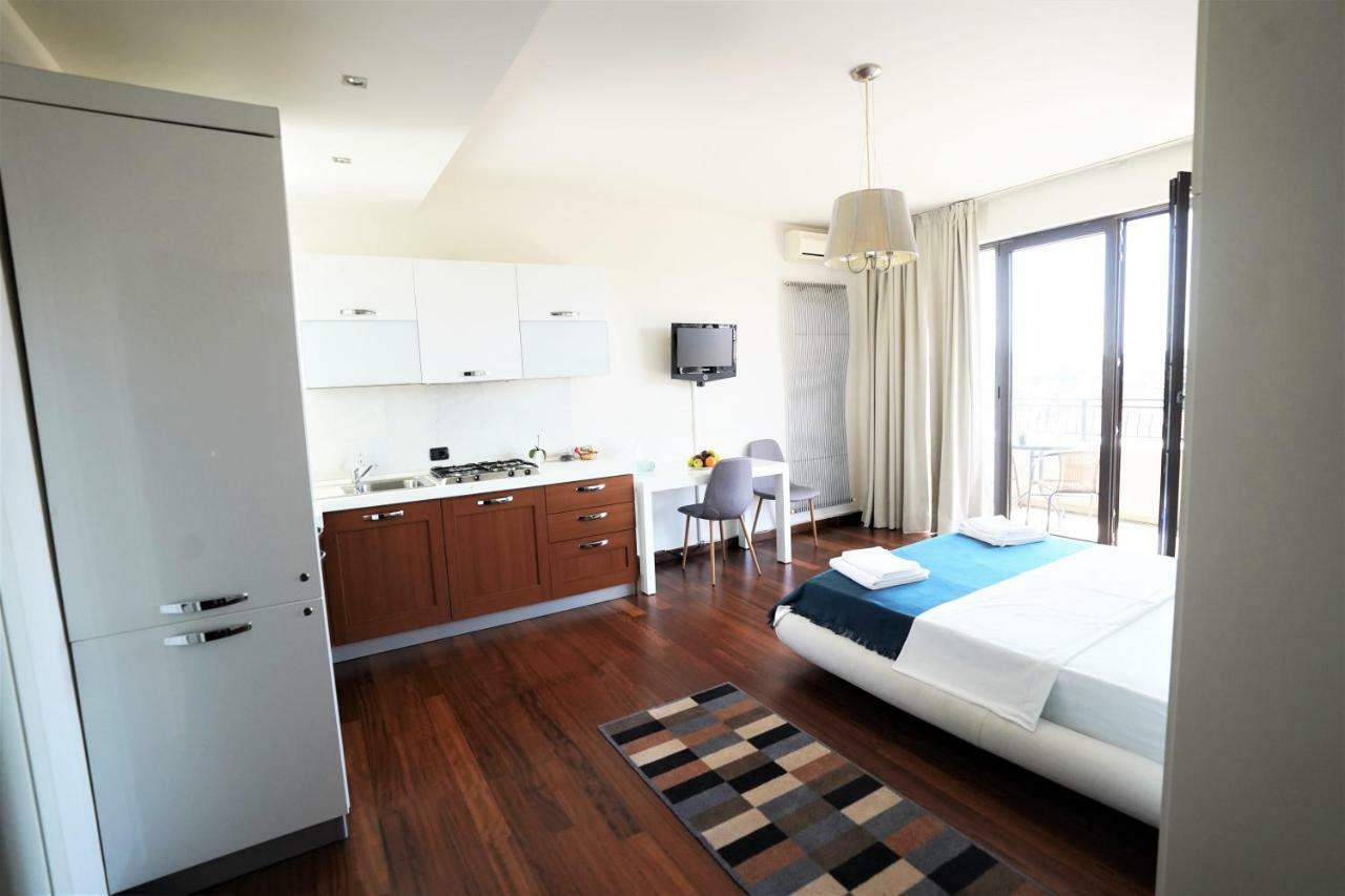 City Center Premium Apartments Bukarest Exteriör bild