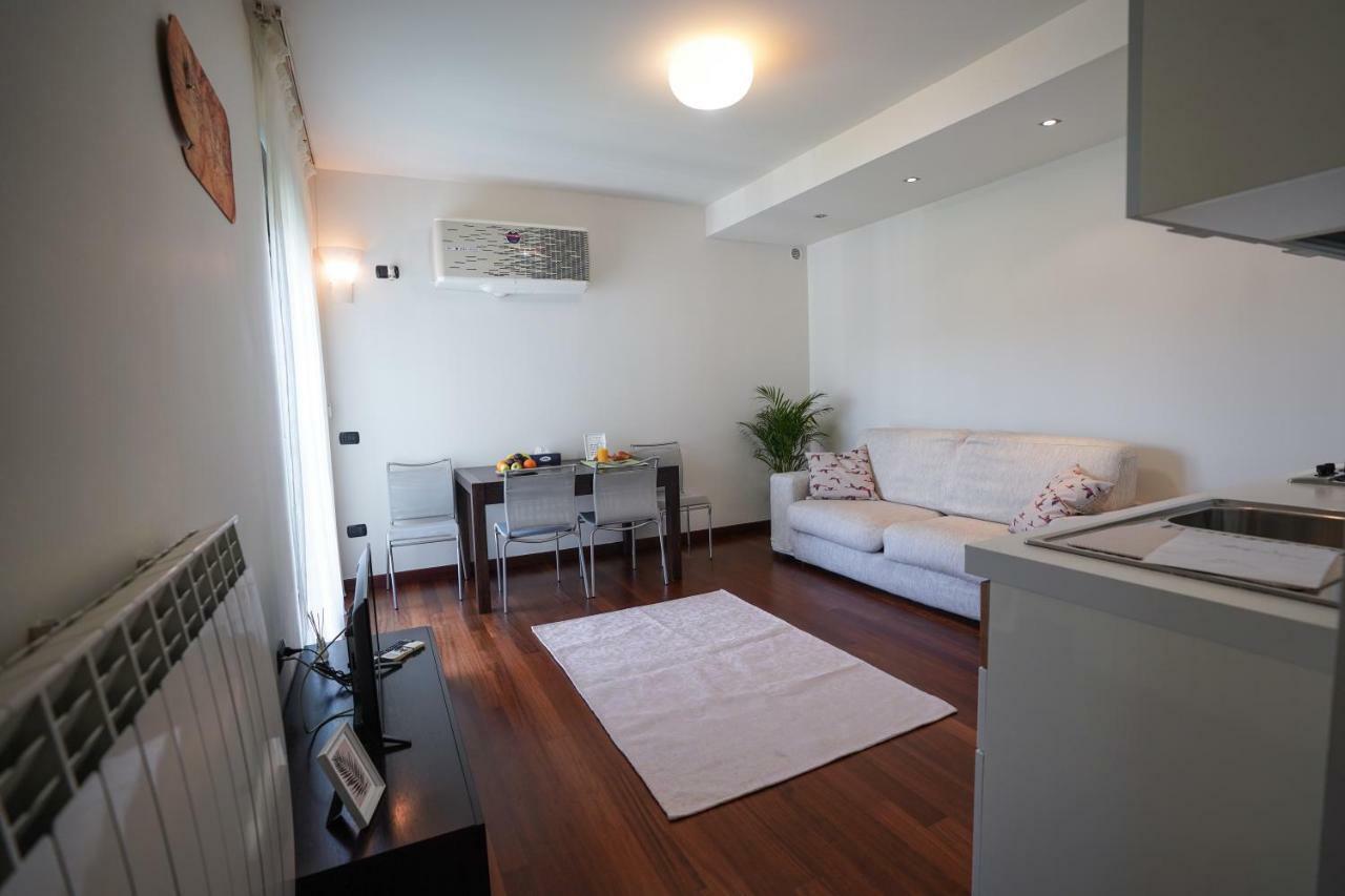 City Center Premium Apartments Bukarest Exteriör bild