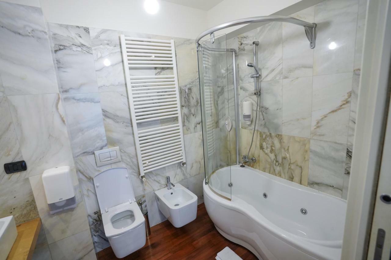 City Center Premium Apartments Bukarest Exteriör bild